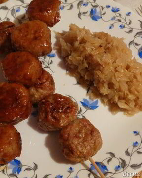 Фрикадельки с овощами и кунжутом