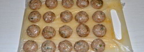 куриные фрикадельки в томатно-сметанном соусе. Шаг 3