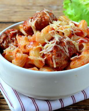 Паста в томате с фрикадельками