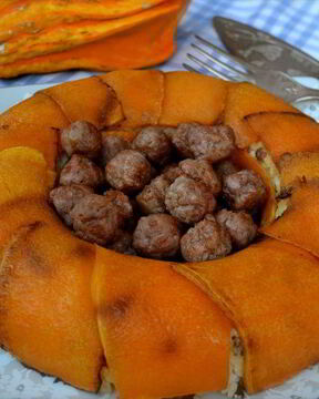 Рисовая корона с тыквой и фрикадельками