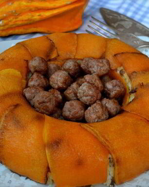 Рисовая корона с тыквой и фрикадельками