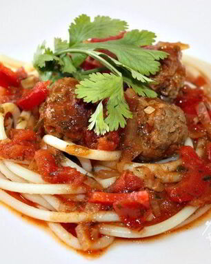 Спагетти с фрикадельками Sugo