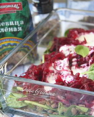 Чечевица со свеклой и шпинатом