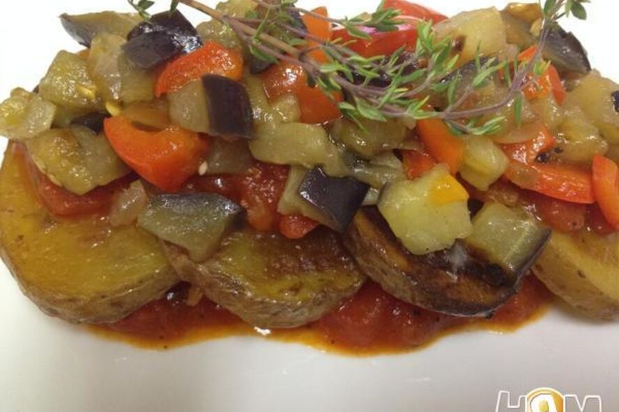 Рецепт картофеля с овощным соусом