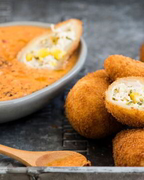 Кошиньяс, бразильские крокеты из курицы с сыром