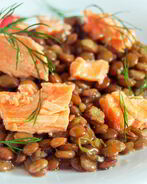 Острая чечевица с лососем