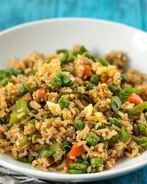 Рис с овощами на сковороде