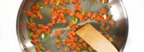 рис с овощами на сковороде. Шаг 3