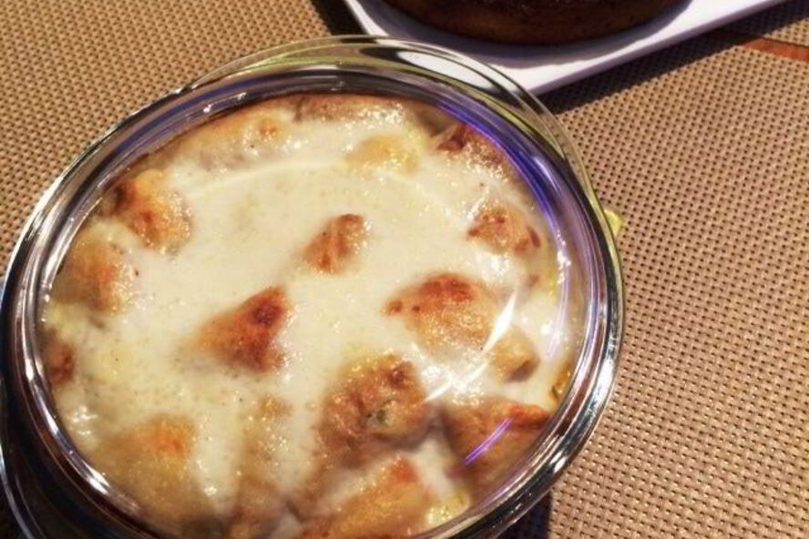 Рецепт блинных голубцов под соусом бешамель