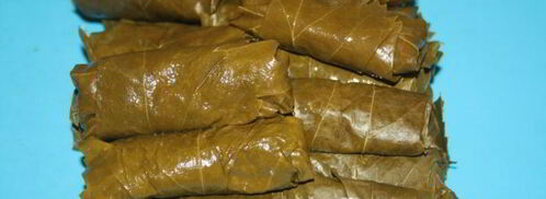 долма из молодых виноградных листьев с начинкой из смешанного фарша. Шаг 7