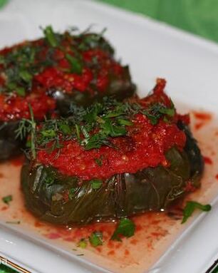 Голубцы из свекольной ботвы с булгуром