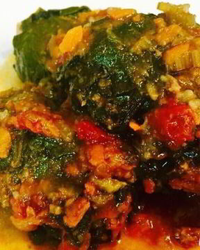 Голубцы в свекольной ботве