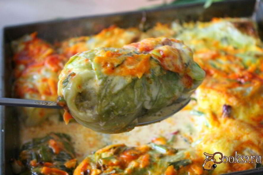 Рецепт летних голубцов, запеченных в сметанно-томатном соусе