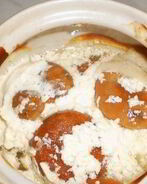 Грибы в сметане в горшочке