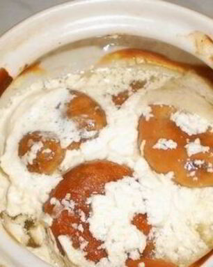 Грибы в сметане в горшочке