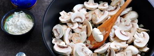 грибы в сметанном соусе. Шаг 5