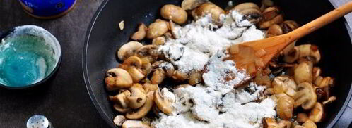 грибы в сметанном соусе. Шаг 7