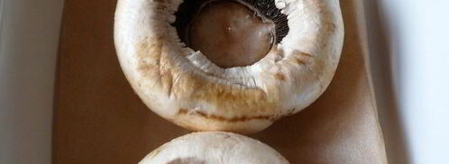 шампиньоны, фаршированные перепелиными яйцами. Шаг 4