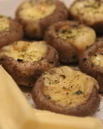 Шампиньоны с сулугуни