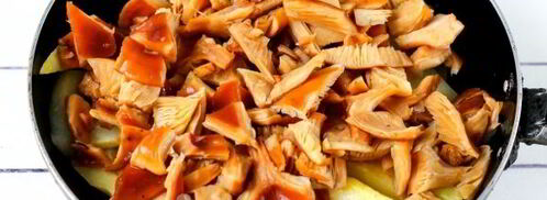 жареные рыжики с картошкой. Шаг 7