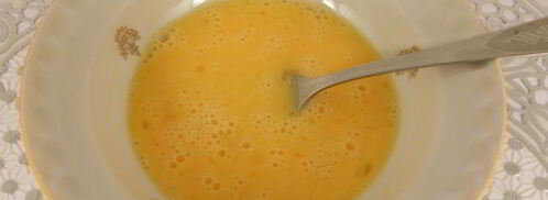 жареные шампиньоны с картофелем, сосисками и яйцом. Шаг 5