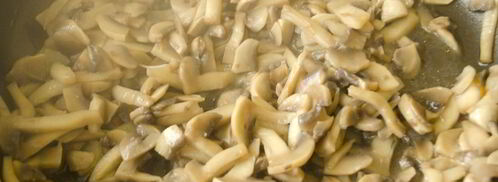 жареные шампиньоны со сметаной. Шаг 5