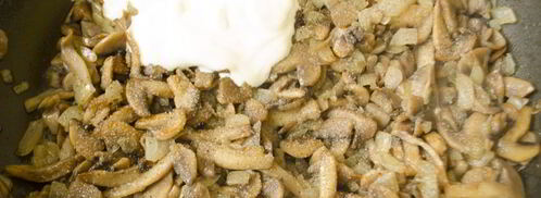 жареные шампиньоны со сметаной. Шаг 7