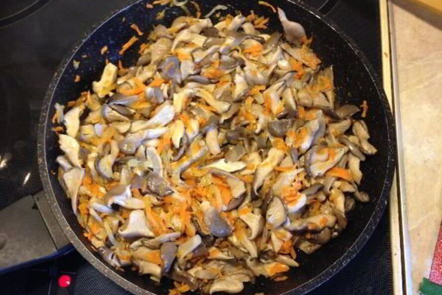 Рецепт жареных вешенок с морковью
