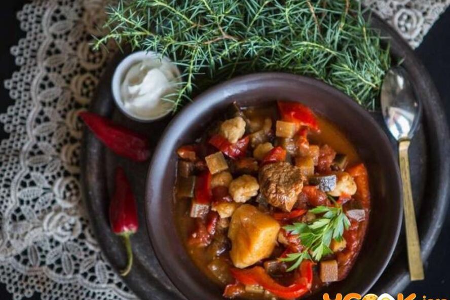 Рецепт гуляша из мяса с клецками