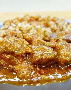 Гуляш из свинины на темном пиве