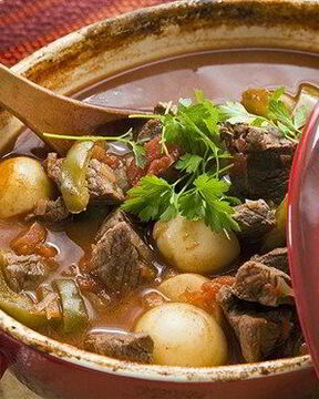 Гуляш по-венгерски с яичной лапшой