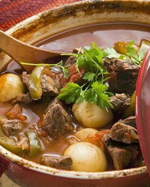 Гуляш по-венгерски с яичной лапшой