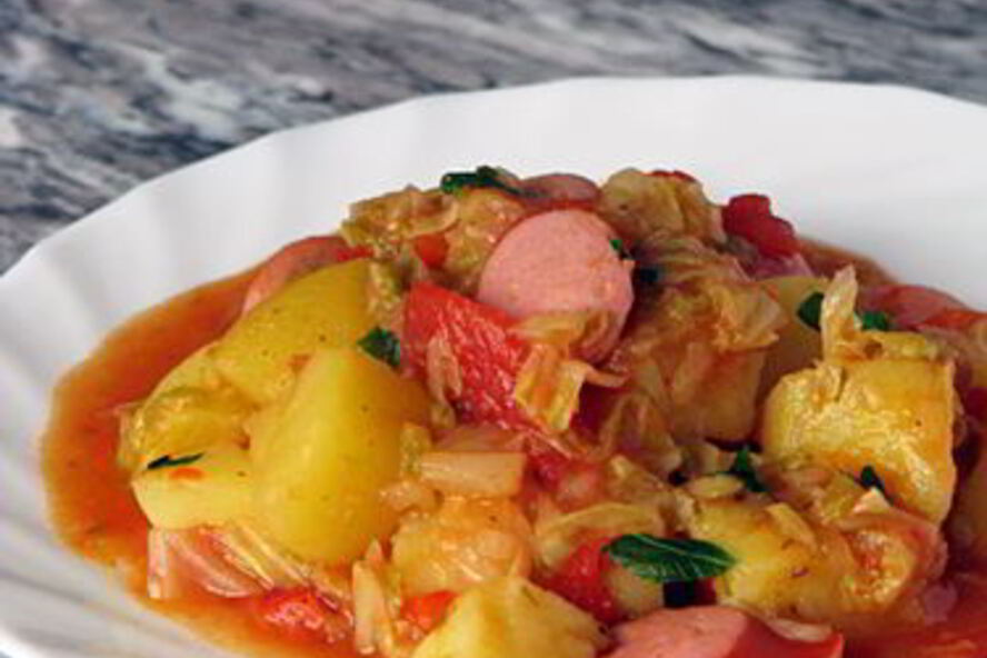 Рецепт картофельного гуляша с венскими сосисками