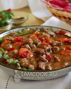 Пряный гуляш из говядины на сковороде