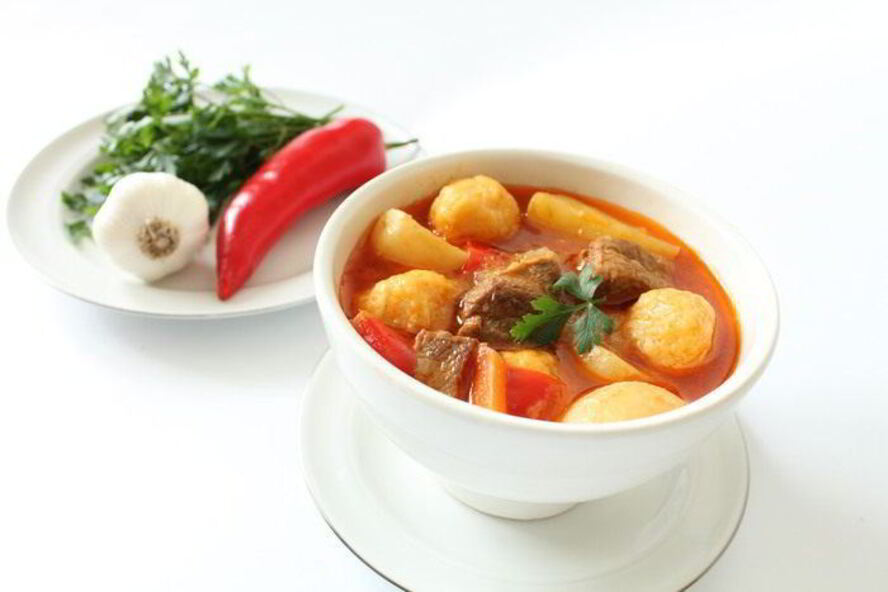 Рецепт супа-гуляша с сырными клецками