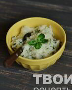 Картофельное пюре с чесноком и базиликом