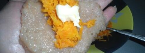 духовые куриные котлетки сюрприз с двумя начинками. Шаг 4