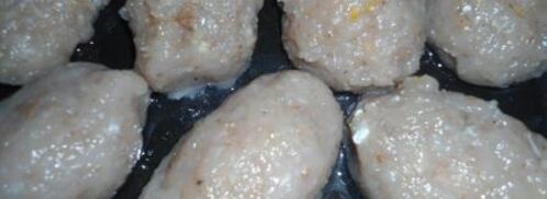 духовые куриные котлетки сюрприз с двумя начинками. Шаг 5