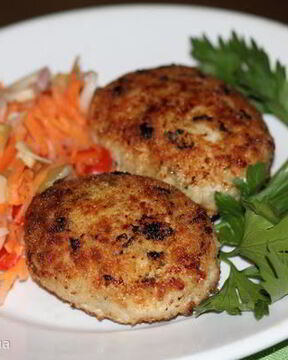 Куриные котлеты с хреном и яблоками