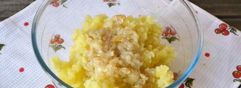 постные картофельные котлеты с луком. Шаг 7