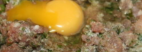 пышные свиные котлетки в рисовой муке. Шаг 4