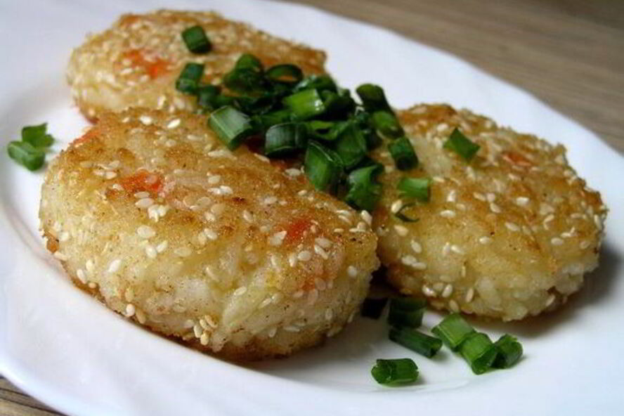 Рецепт рисовых котлеток в кунжутной панировке