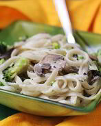 Лапша со сливочно-грибным соусом