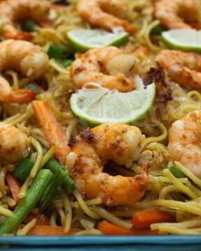 Лапша со свининой и креветками