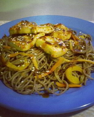 Лапша соба с овощами и сыром тофу под соусом терияки