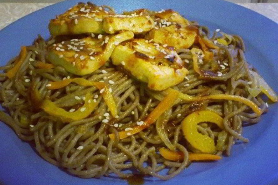 Рецепт лапши соба с овощами и сыром тофу под соусом терияки