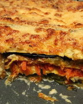 Лазанья с баклажанами, песто, фундуком и петрушкой