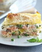 Лазанья с зеленым горошком и лососем