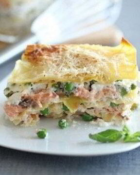 Лазанья с зеленым горошком и лососем