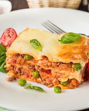 Лазанья со свининой и овощами